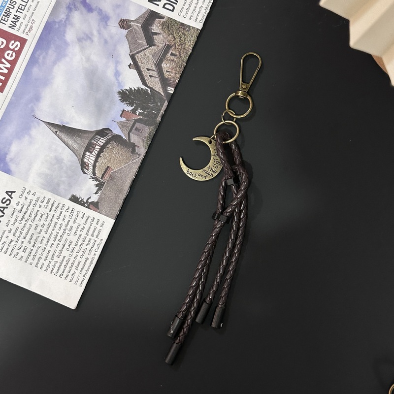 新しいクロスボーダーレトロ完成品ペンダント miu バッグペンダントアクセサリートランプ装飾キーホルダーペンダントストラップ|undefined