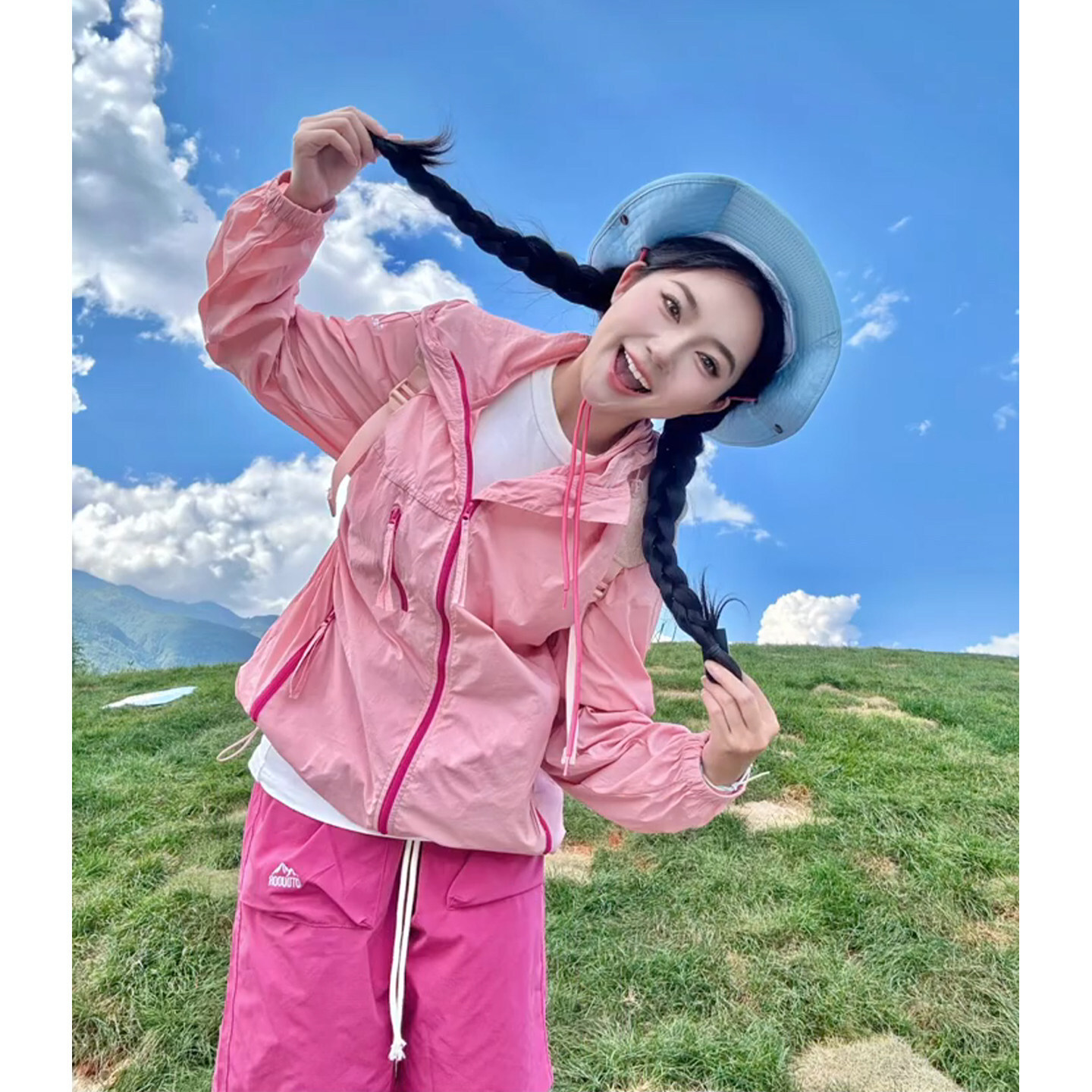 Dopamine Cherry Blossom Pink Lightweight Sunscreen Jacket for Women, Summer Thin Ice Silk Quick-Drying Outerwear, Outdoor Cycling Suit, Windproof Jacket