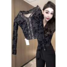 纯欲风纱网植绒花边V领长袖t恤女秋冬新款修身显瘦外穿蕾丝打底衫