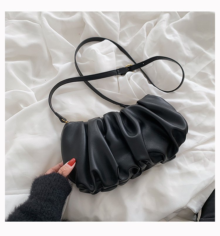 2021 Autumn And Winter New Trendy All-match Messenger Niche Fashion One-shoulder Cloud Bag display picture 9