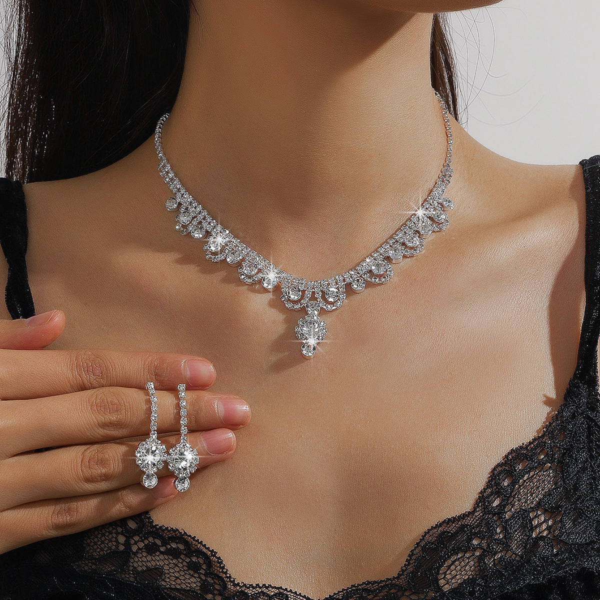 collana donna rete rosso zircone nicchia versatile orecchini ciondolo set metallo clavicola catena fabbrica_voghion.com