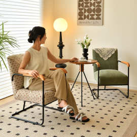 北欧单人沙发小户型客厅休闲椅设计师复古灯芯绒卧室铁艺沙发椅子