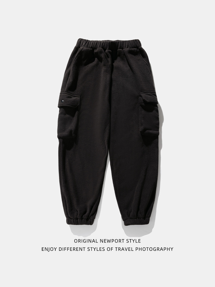 Pantalones deportivos de forro polar estilo japonés para hombre, otoño e invierno 2024, nuevo estilo, diseño de bolsillos grandes, pantalones casuales deportivos holgados y modernos