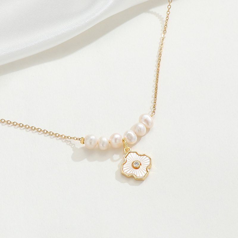 Simple Style Flower Copper Inlay Artificial Pearls Zircon Pendant Necklace 1 Piece