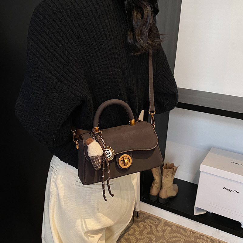 Tendencia retro bolso pequeño para mujeres 2024 nuevo otoño invierno viaje versátil bolso de mano nicho simple mochila de hombro