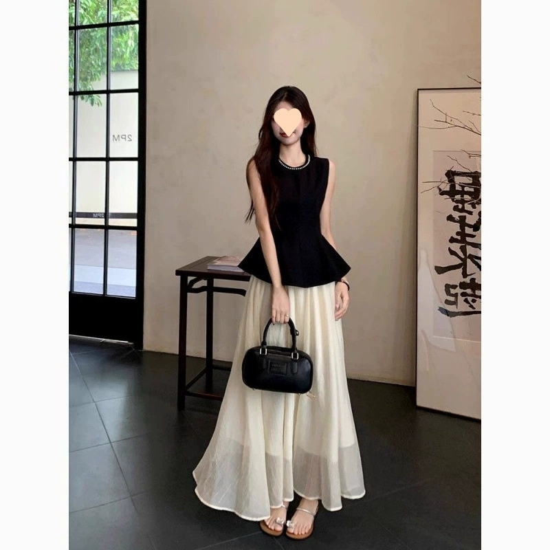 Элегантное женское платье для отпуска в сестринском стиле, лето 2025, новый нишевый дизайн с длинным платьем с широким подолом.