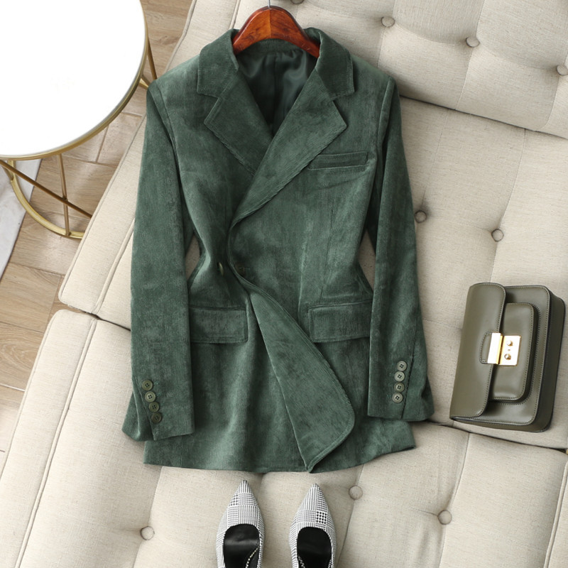 Different sassy ~ retro corduroy with thin shoulder pads, two buttons, slim fit and slim Micro-silhouette suit jacket Spring
