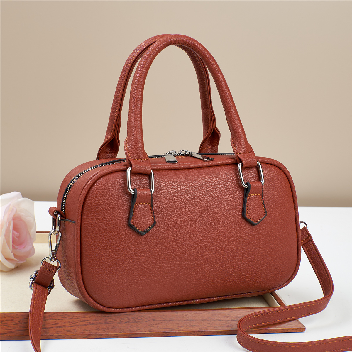 2025 verano nueva moda damas atmósfera damas fabricantes versátiles bolsos de teléfono móvil bolsos de madre bolsos de hombro