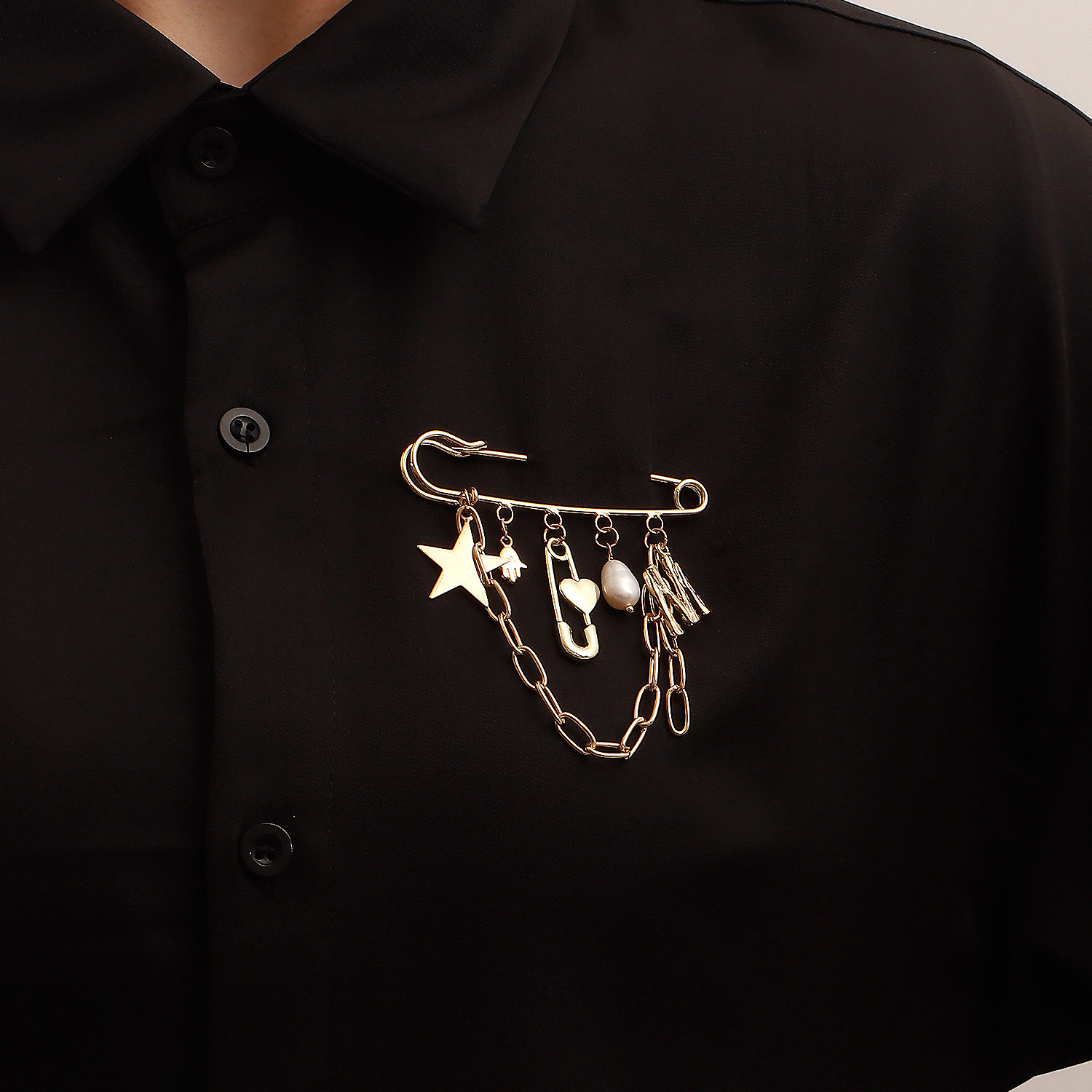 Europe and the United States cross-border jewelry ins metal style tassel pin five-pointed star letter M pendant brooch accessories women