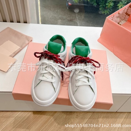 Two-tone lightweight white sneakers with shoelaces flat, genuine leather