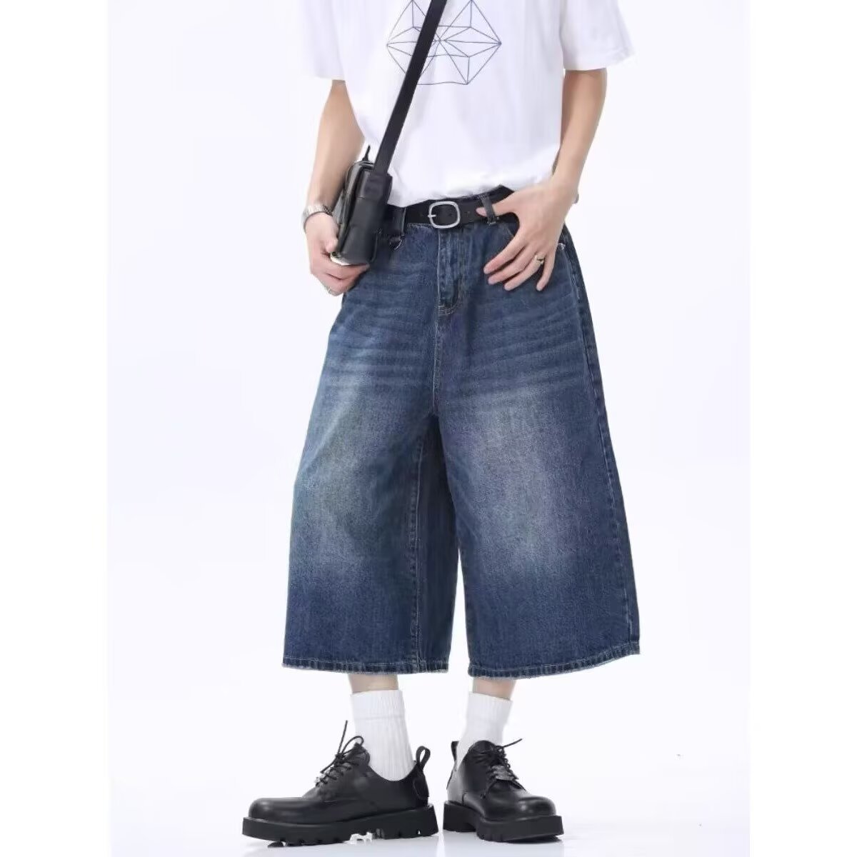 Jeans da uomo retrò lavati a gamba larga, cropped, pantaloncini in denim vintage per l'estate, vestibilità dritta, stile casual unisex, blu scuro, nero, blu classico_voghion.com