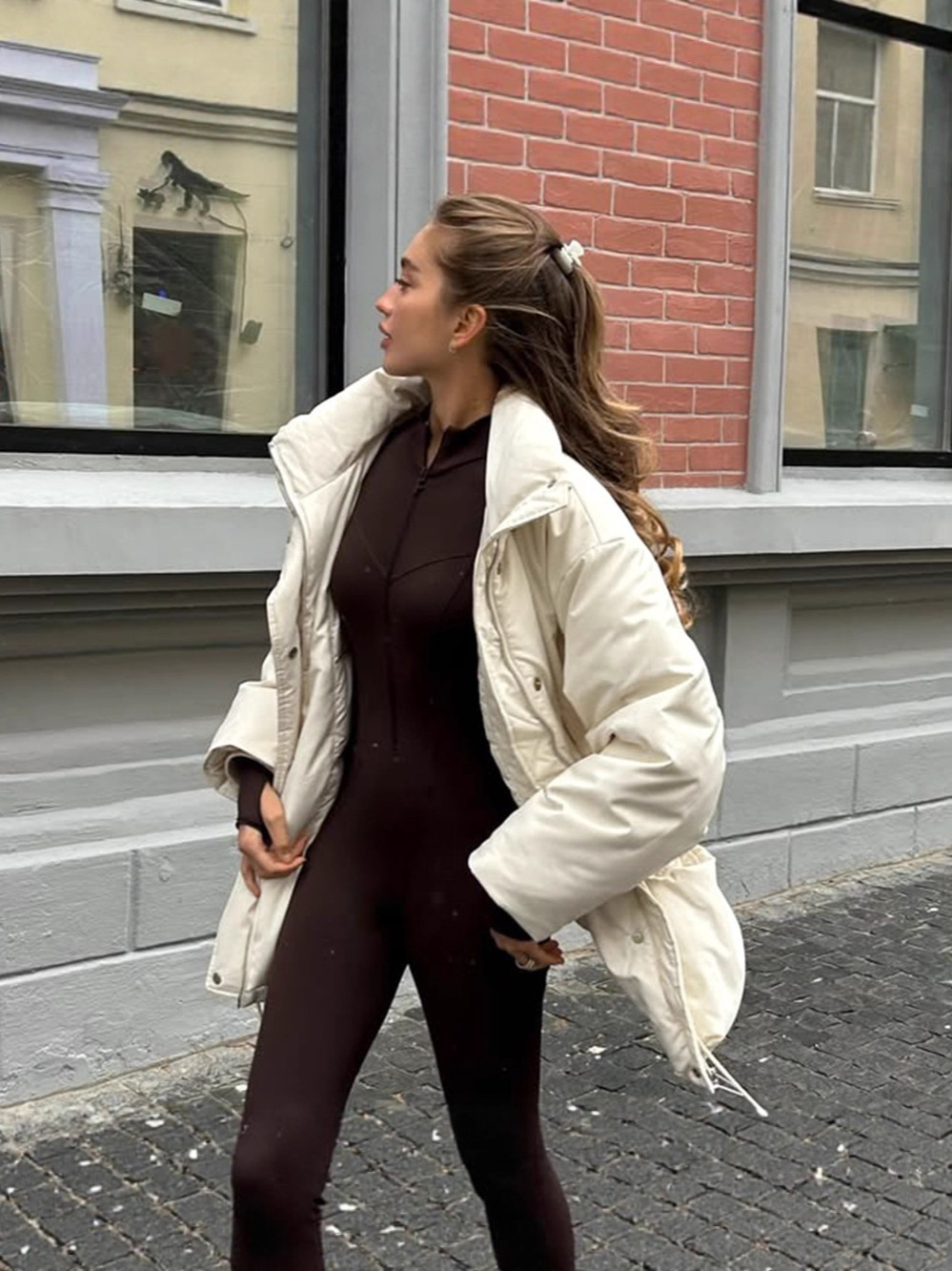 Transfronteriza abrigo de algodón caliente y delgado Europa y los Estados Unidos 2025 invierno nuevo tipo de chaqueta de algodón de cintura de cordón de invierno ropa de algodón de moda mujer