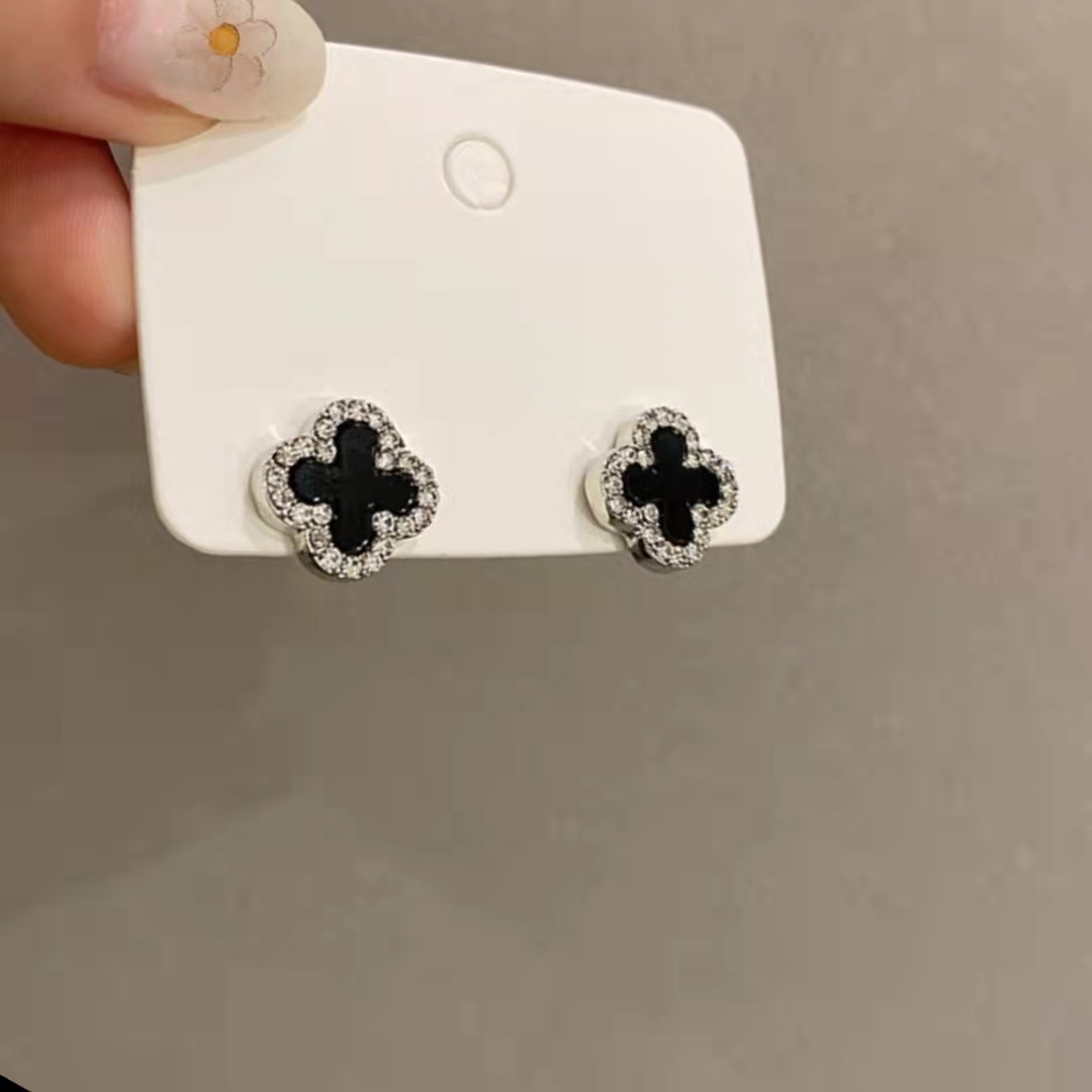 Pendientes de perlas de imitación de estilo coreano, nuevos, creativos, compactos y sencillos para mujer, aros de oreja de moda retro con un toque de alta gama.