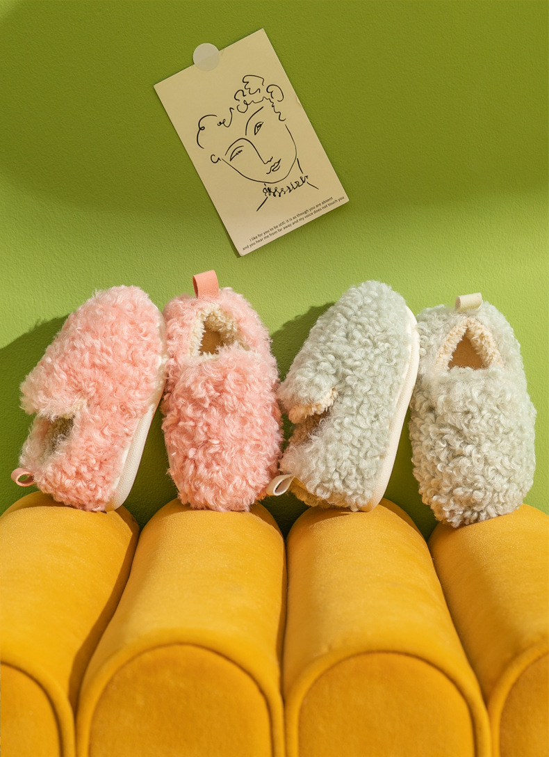 Kid's Casual Solid Color Round Toe Plush Slippers display picture 1