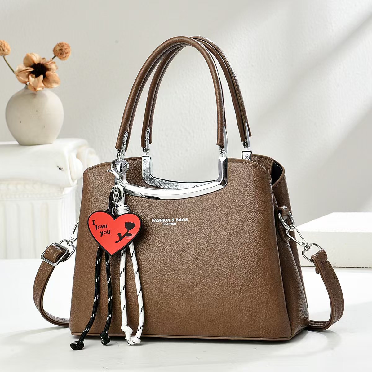 Fabricantes de bolsos de mensajero de un solo hombro de todo fósforo, bolsos de gran capacidad con sentido de alta gama, bolsos de moda, bolsos de mujer de mediana edad, bolsos de madre de mediana edad, atmósfera