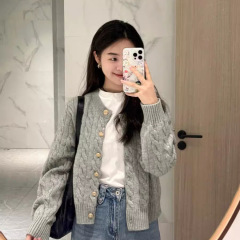 灰色麻花毛衣外套女春秋季2025新款感慵懒风短款针织开衫上衣
