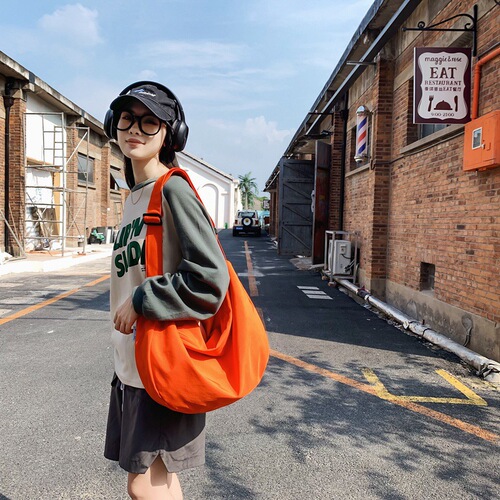 Crossbody bag for women  new large-capacity dumpling bag for college students, large size for male couples, lightweight solid color casual bag