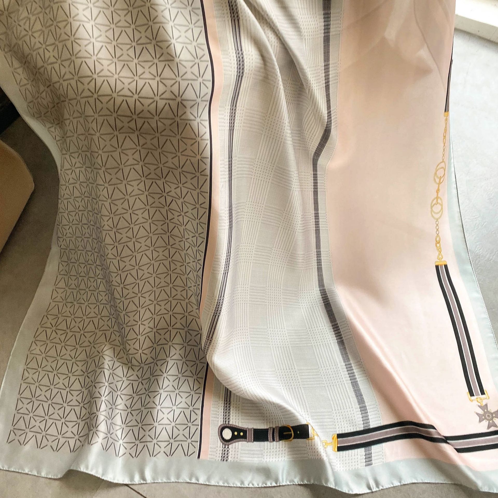 Silk Scarf Women's Spring and Summer Fashion Imitation Silk Travel Versatile Lightweight Air Conditioning Shawl_voghion.com