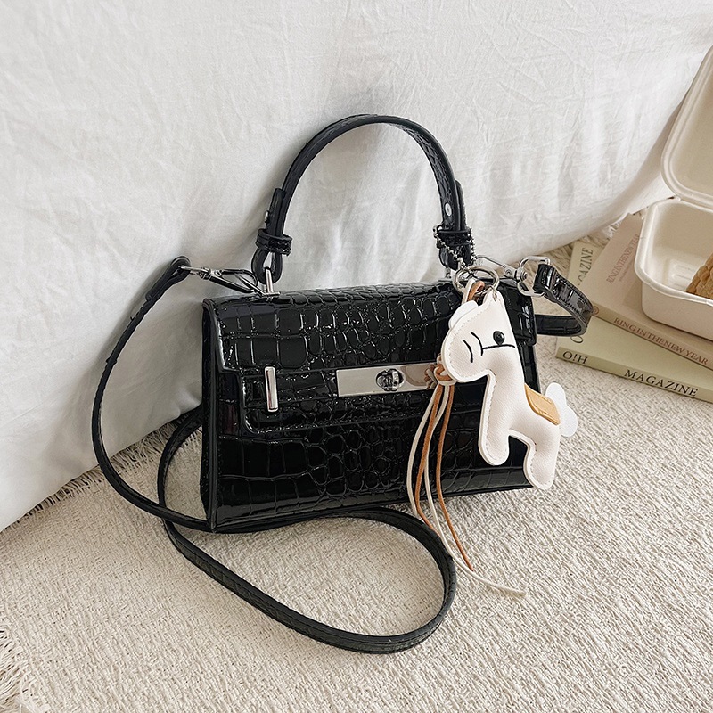 Cross-border 2026 primavera nuevo estilo coreano portátil cocodrilo Kylie bolso cuadrado sensación alta lujo ligero versátil mochila