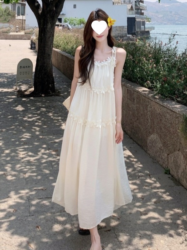 波西米亚风白色吊带连衣裙女夏绝美新疆川西旅游海边度假海岛长裙|undefined
