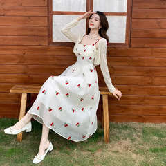 大きいサイズのフランスの花のサスペンダーのワンピースの春夏の婦人服の太っているmmはやせている白色のお茶の休憩の小さい大衆は底の長いスカートを打ちます。