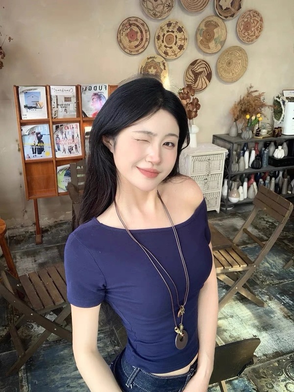 美式辣妹设计感小众纯色斜肩短袖T恤女夏季别致修身显瘦露肩上衣|undefined