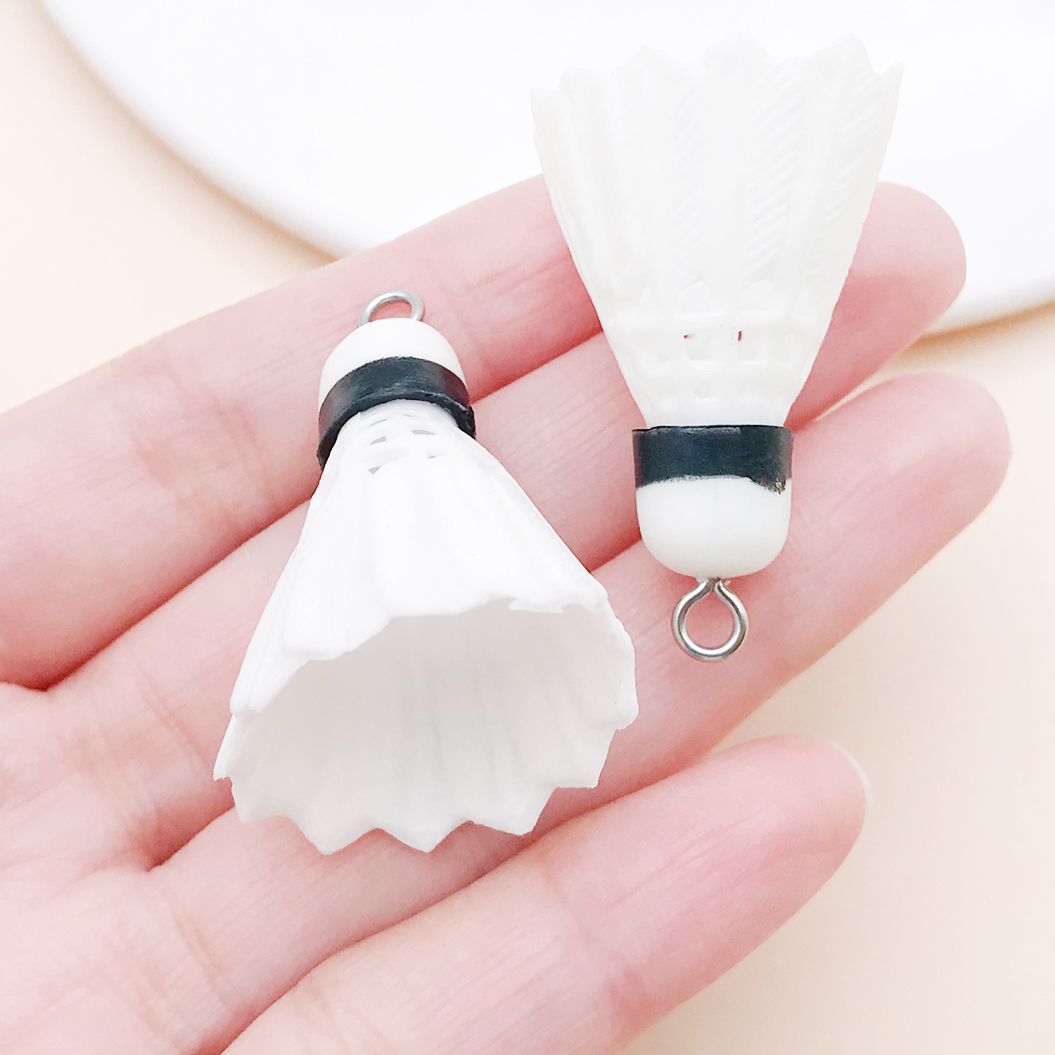 25813-YT2-白色pvc运动仿真羽毛球37x26mm-