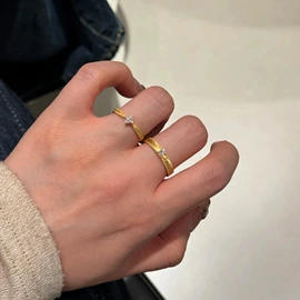 耳环;项链;耳钉