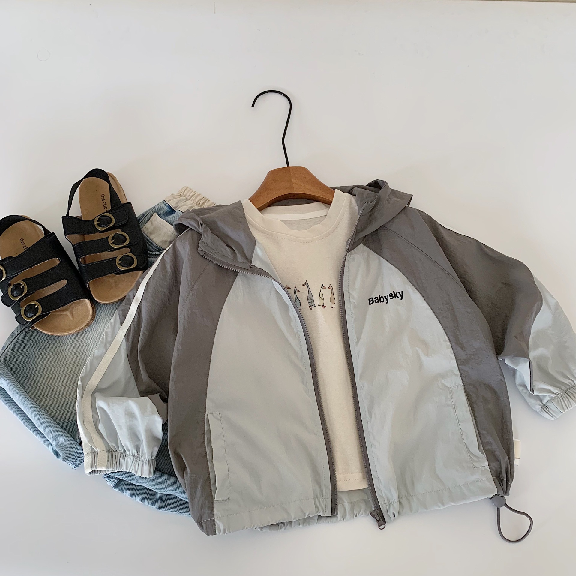 Ropa de protección solar para niños Maibao 2025 verano nuevo estilo coreano ropa de piel fina para niños y niñas chaqueta al aire libre para bebés marea