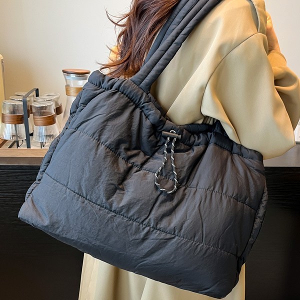 2025新款女包羽绒包大容量夹棉单肩包百搭休闲腋下潮流棉服托特包
