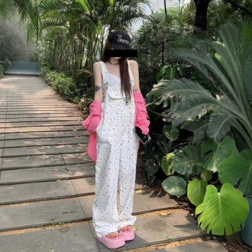 Japanese-style sweet denim floral bib pants for women, new fall and winter model, youthful and cute, loose and casual wide-leg one-piece long pants