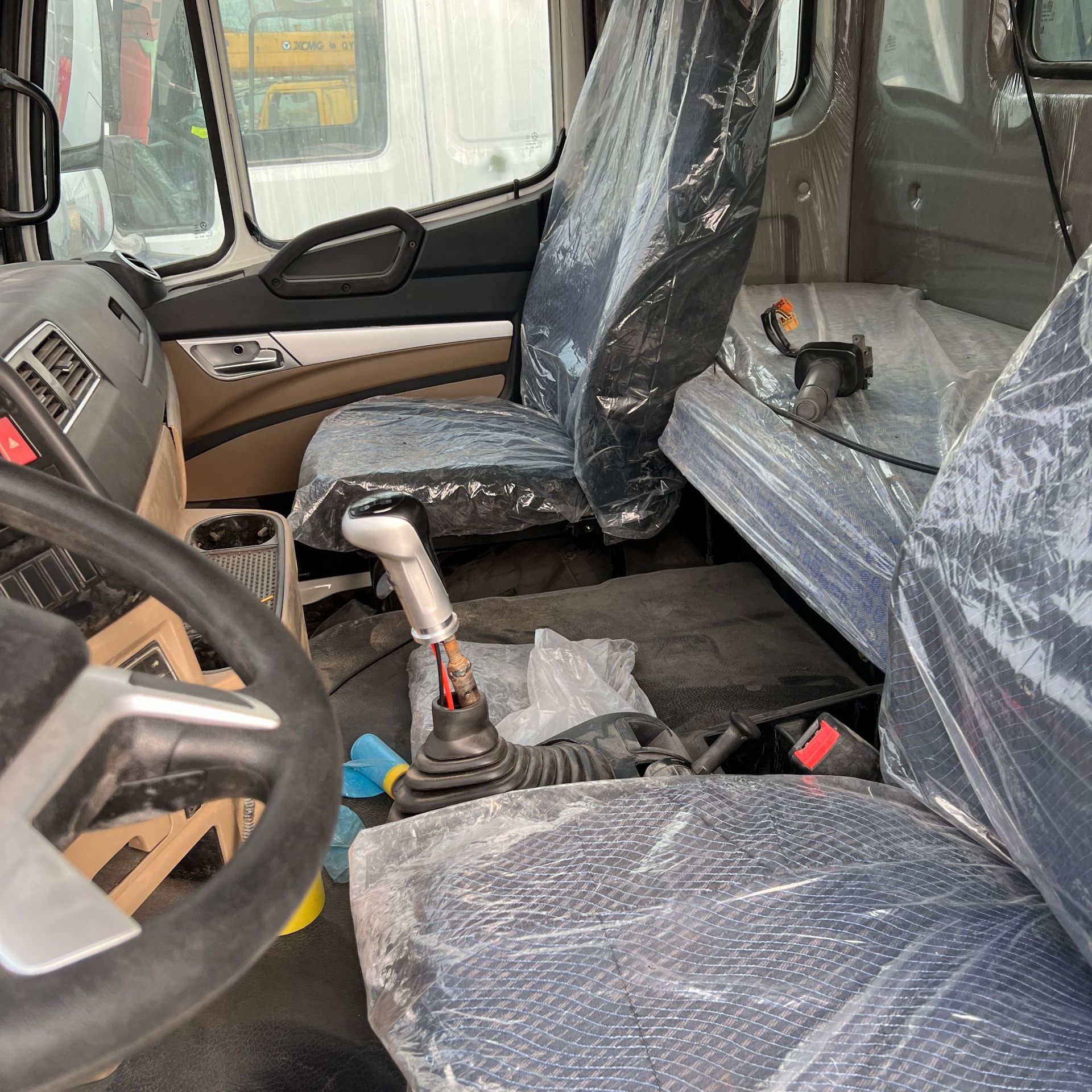 China Heavy Duty Truck Howo 12-Wheel Dump Truck, Tipper Truck, Earthmoving Truck, Engineering Transport Vehicle Exported to Africa and Central Asia