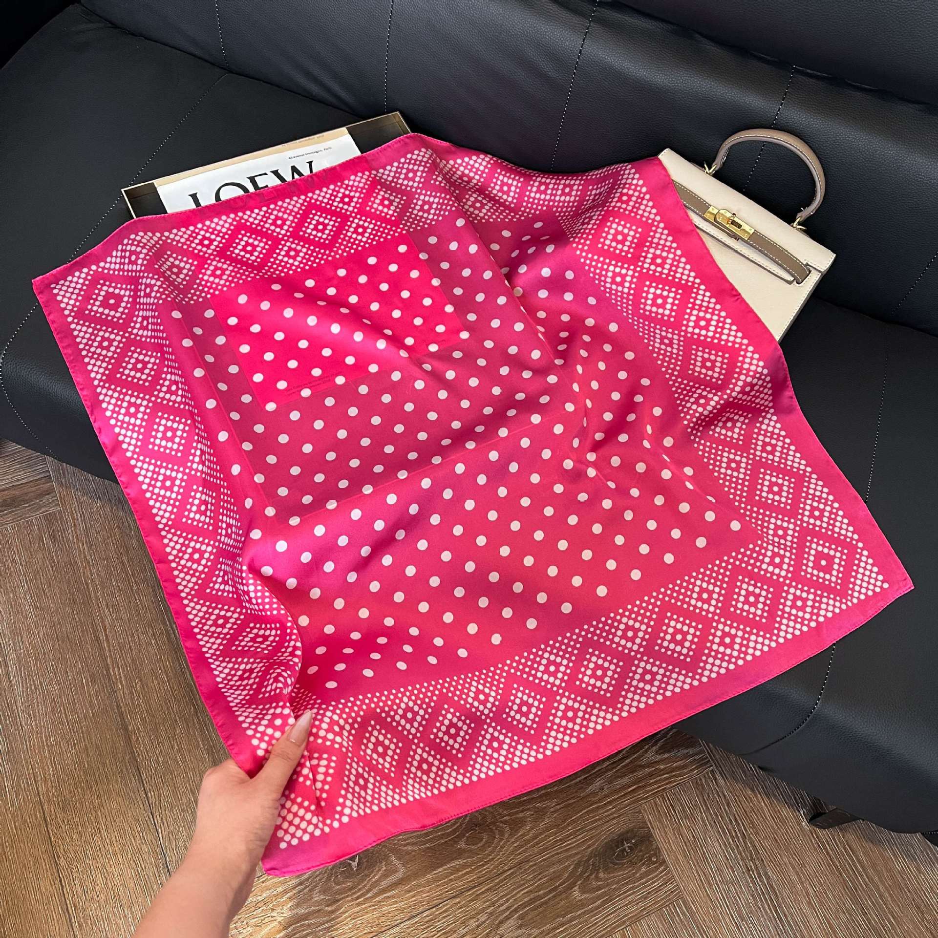 Transfronterizos nuevos bufandas de seda azul de alto nivel de seda cuadrada de simulación bufandas de moda de decoración de moda de combinación bolsa correa de pelo bufandas profesionales