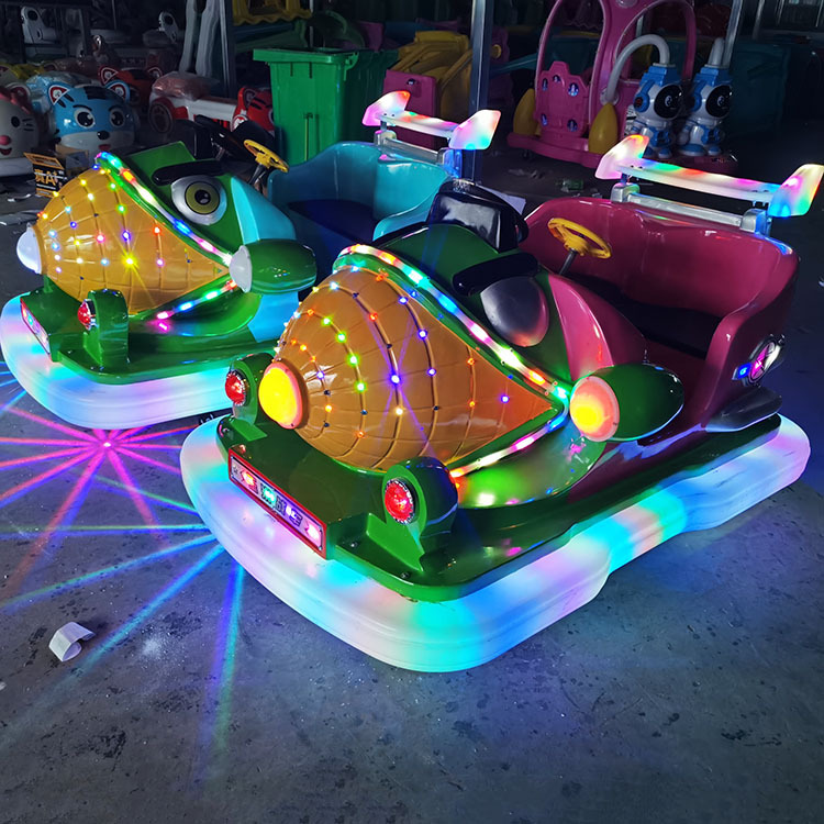 Vehículo todoterreno al aire libre para niños karting eléctrico mayorista para dos personas puede sentarse en línea cuadrada popularidad de los fabricantes de automóviles de choque