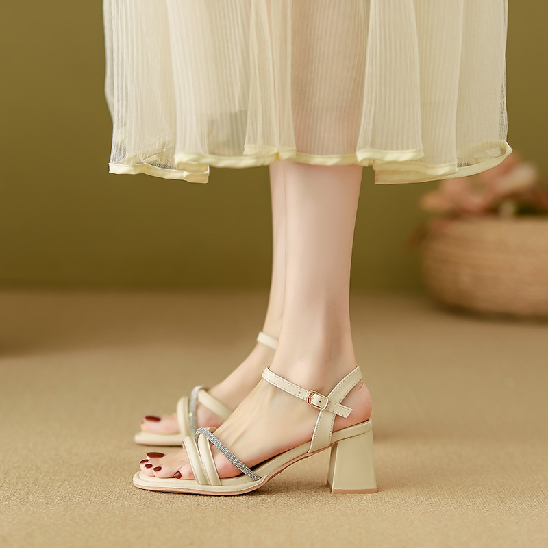 Heeled Sandals For Women With Rhinestones And Chunky Heel Styles_voghion.com