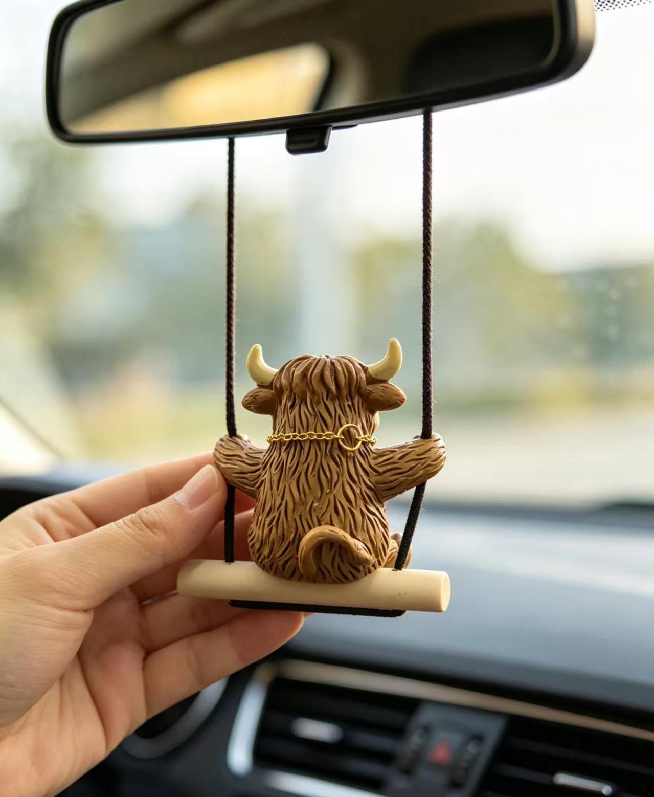 Interesting Highland Cow Swing Car Pendant Car Interior Decoration Cute Car Aromatherapy Rearview Mirror Hanging Ornament Healing Gift