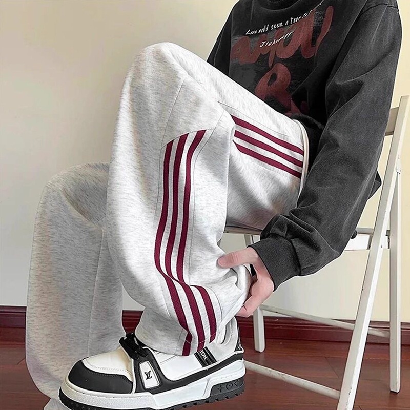 White and gray three-stripe American-style sweatpants for men, autumn and winter, wide-leg, fleece-lined, loose, straight-leg, casual, and sporty long pants for teenagers
