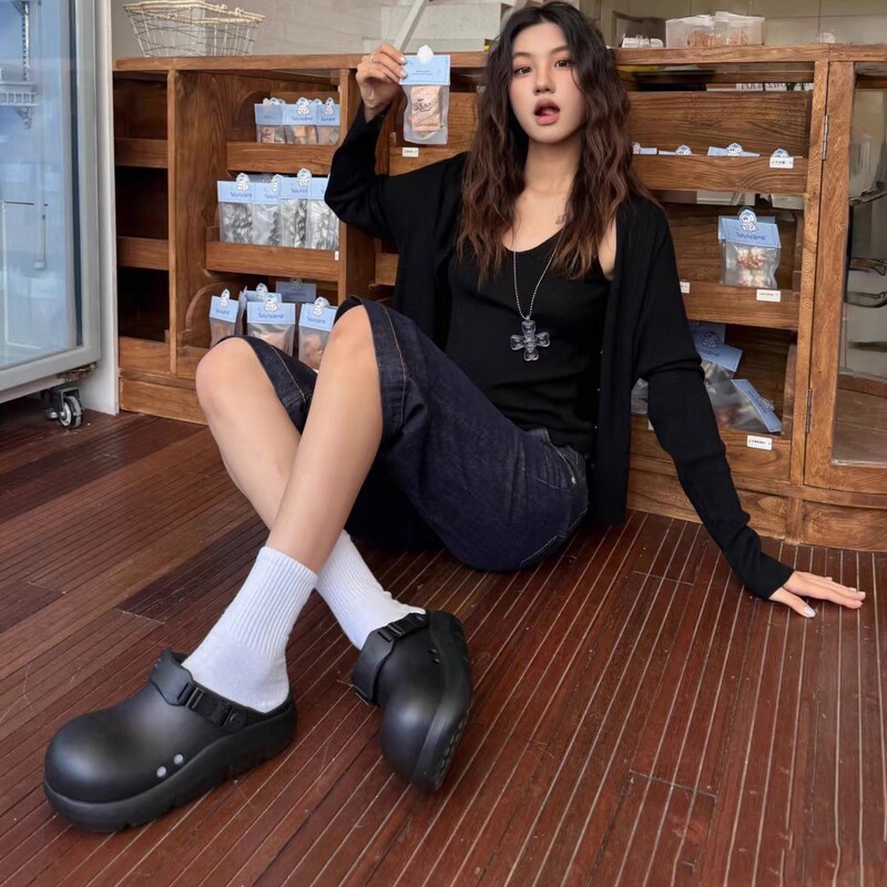 Trendy 26 New Style Celebrity-Inspired Clown Clogs for Women, Outdoor Thick-Soled Hole Shoes, Cute and Quirky Big-Toe Beach Shoes Trendy 26 New Style Celebrity-Inspired Clown Clogs for Women, Outdoor Thick-Soled Hole Shoes, Cute and Quirky Big-Toe Beach Shoes