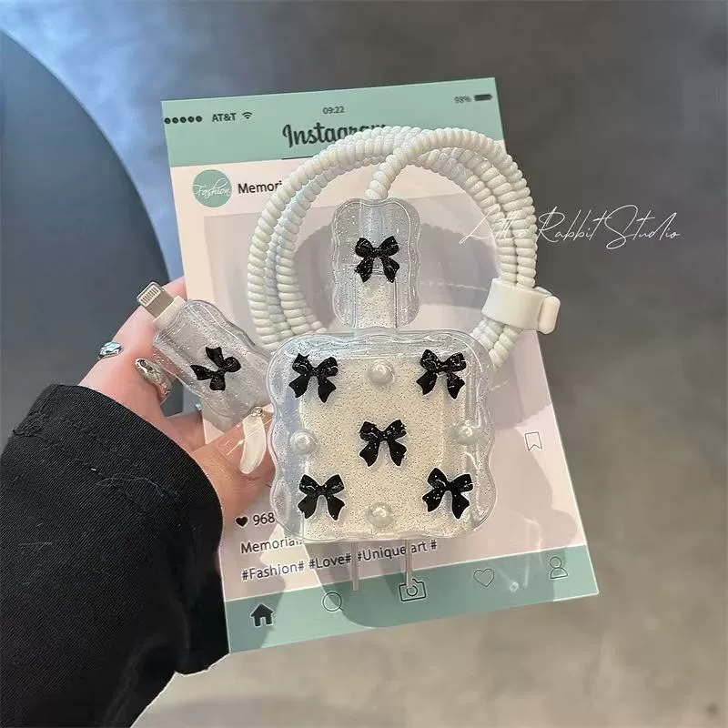 Черная защитная накладка Black Bow Wave 20W из волнистого эпоксидного материала для зарядного устройства Apple 16, защита от повреждений и обрыва кабеля