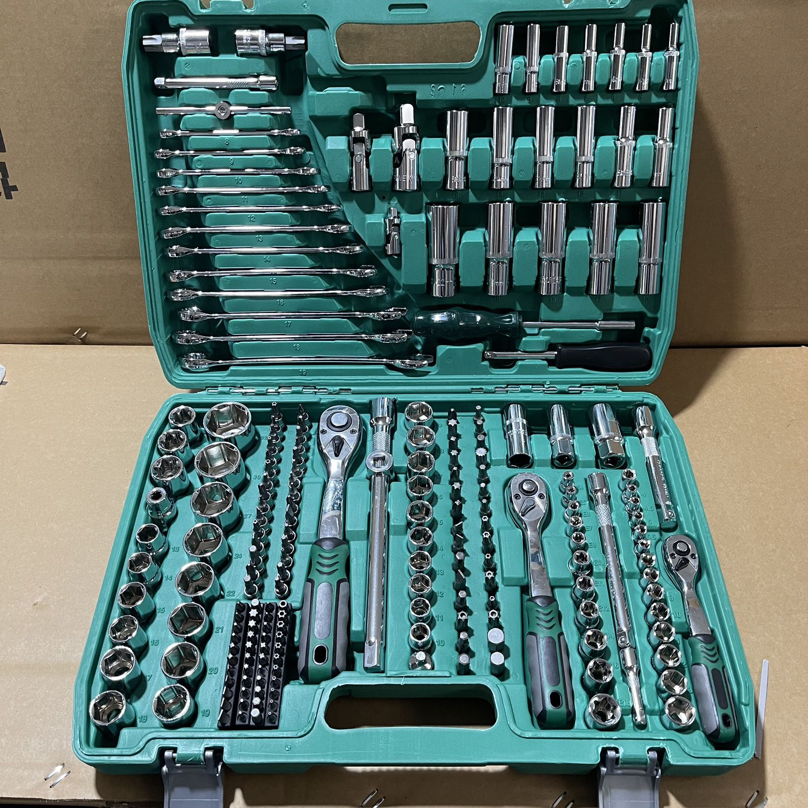 Tools set, wrench, 121 pieces