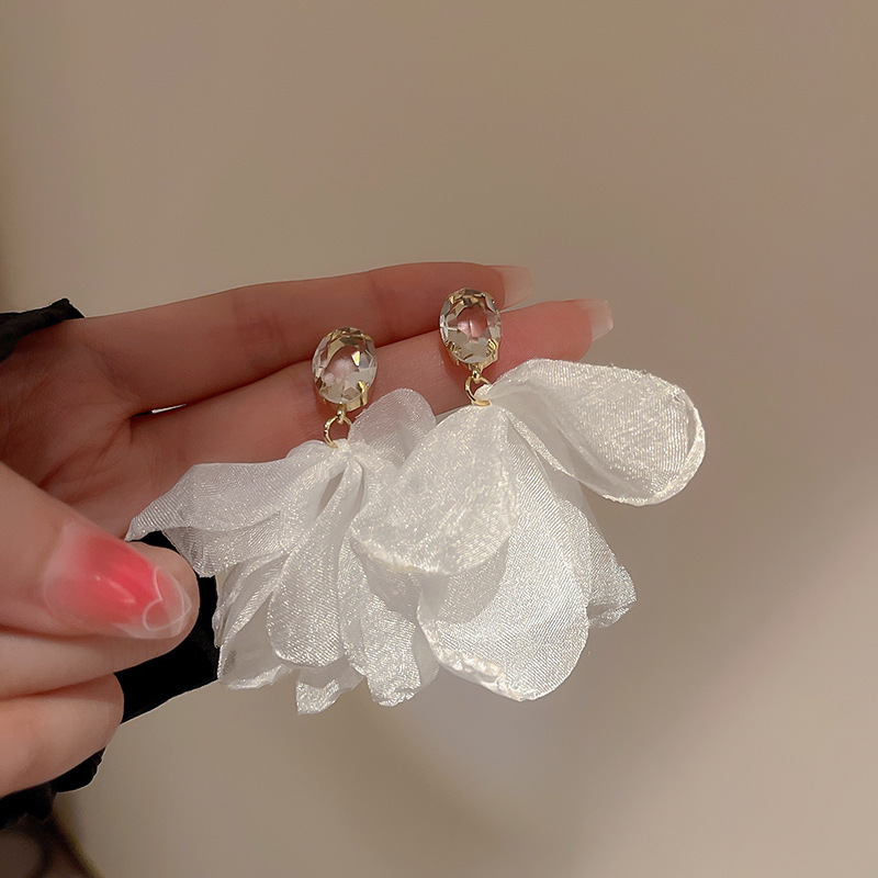 Pendientes de borla de flores de hilo de malla de tela de aguja de plata Pendientes dulces y frescos Pendientes de todo fósforo de moda Sensación de alto nivel de nicho