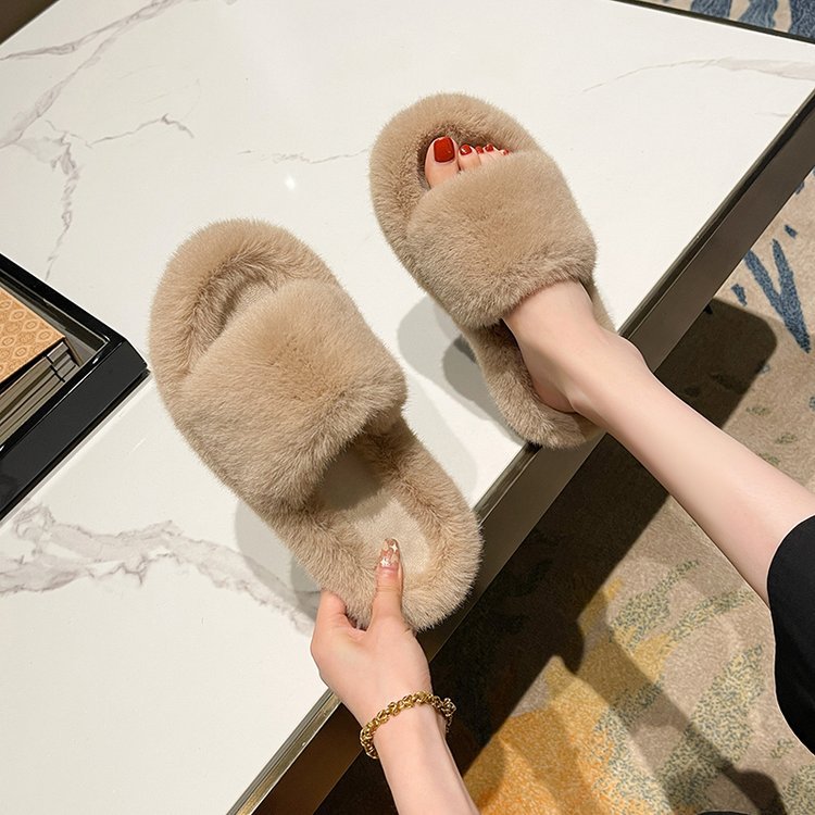 Zapatillas de felpa de la estación europea para las mujeres 2021 Otoño e Invierno Nuevo plano cómodo zapatillas de una palabra rojo grueso inferior desgaste exterior Zapatillas de algodón moda