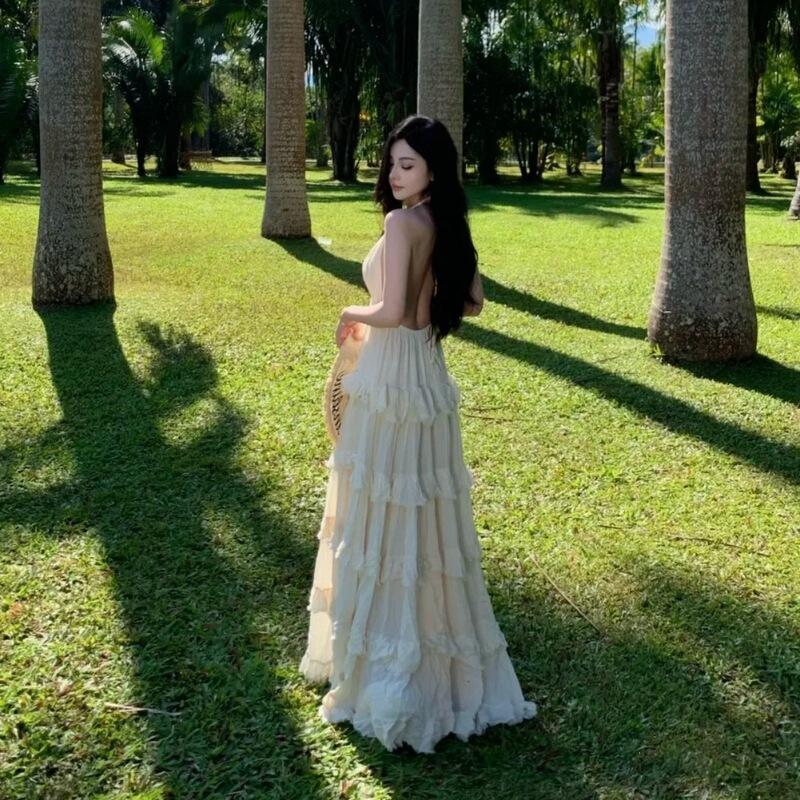 Beach vacation halter neck V-neck dress for women, summer waist-cinching, backless, fairy-like ruffle tiered long dress