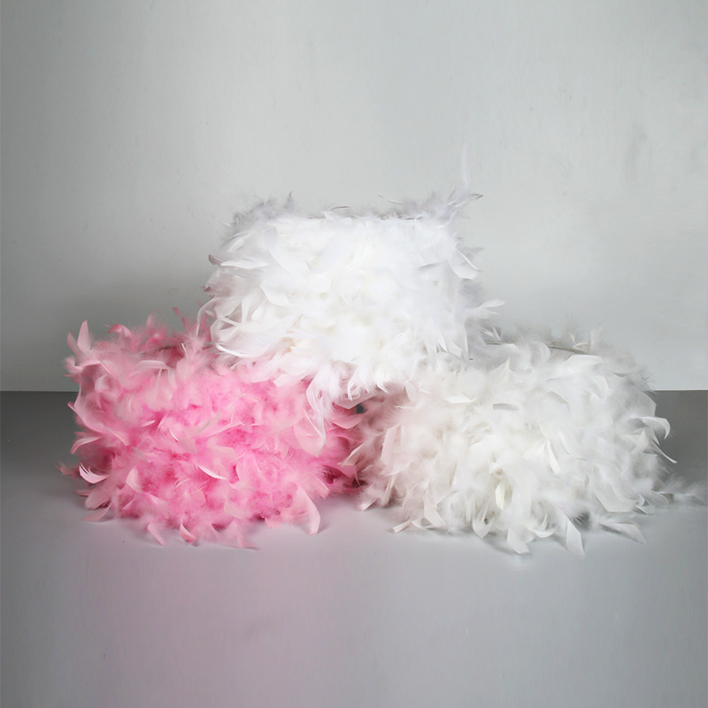 Lámpara de pie cubierta de plumas dormitorio moda creativa hecha a mano pluma pantalla lámpara de mesa pantalla fábrica al por mayor