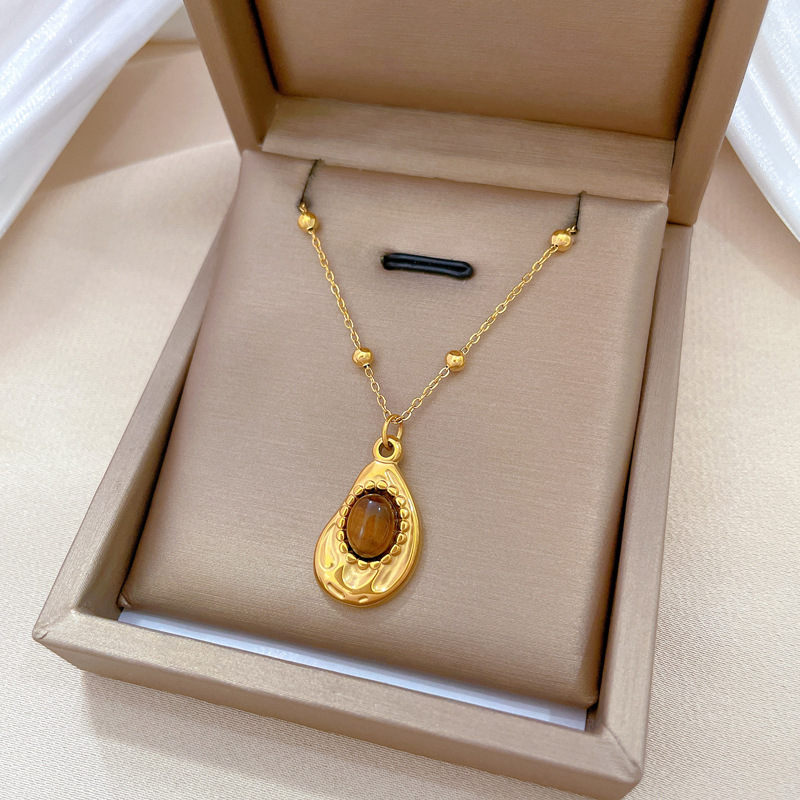 Collier minimaliste en or pour femme design et élégance_voghion.com