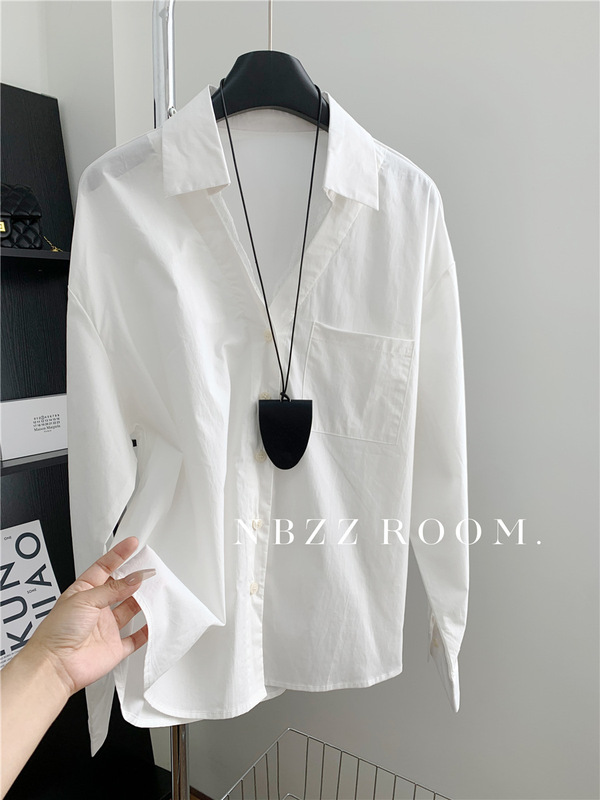2025 Spring and Summer French Lapel Lace Stitching V-Neck White Shirt for Women Elegant Elegant Loose Thin Sun Protection Shirt