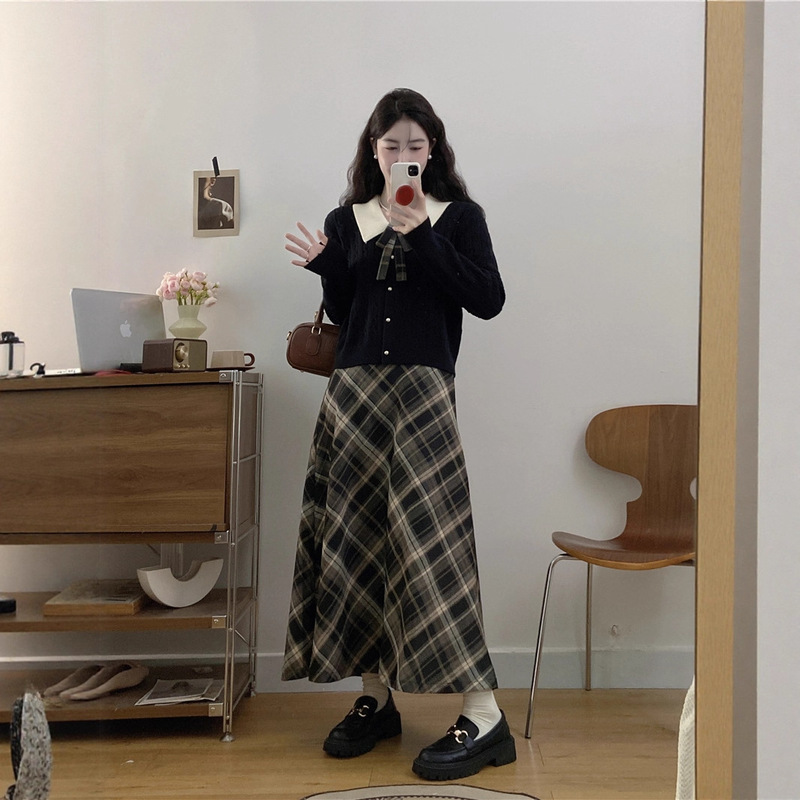 大码女秋冬新款高级感学院风可爱蝴蝶结撞色毛衣+格纹半身裙套装|undefined