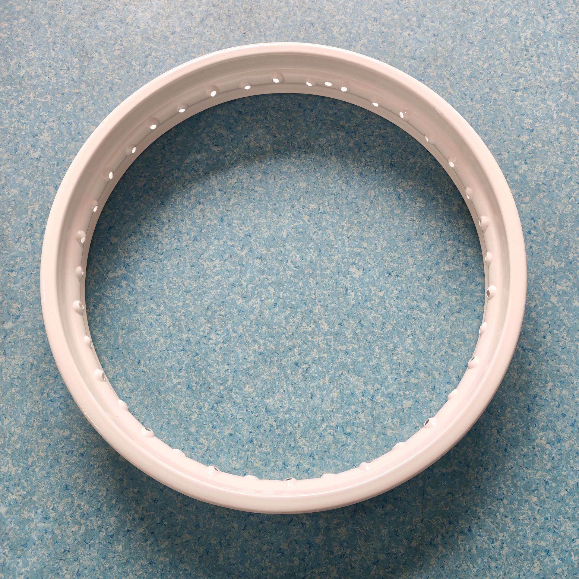 Bright white high-gloss motorcycle spoke rims, electrostatically sprayed anti-rust wheel rims, personalized modification replacement parts, factory