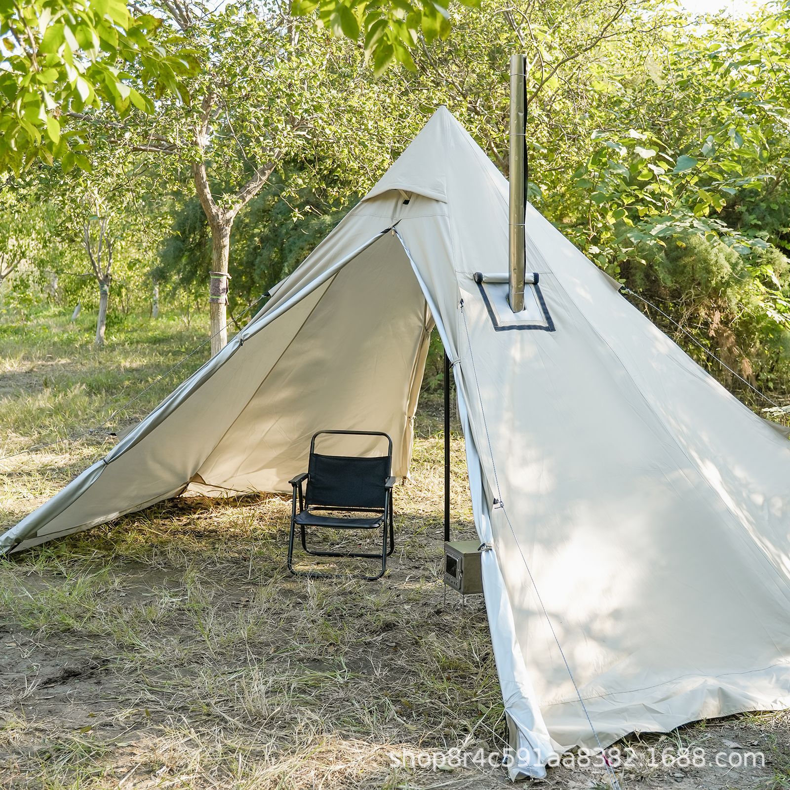 Thermal tent with chimney and snow skirt