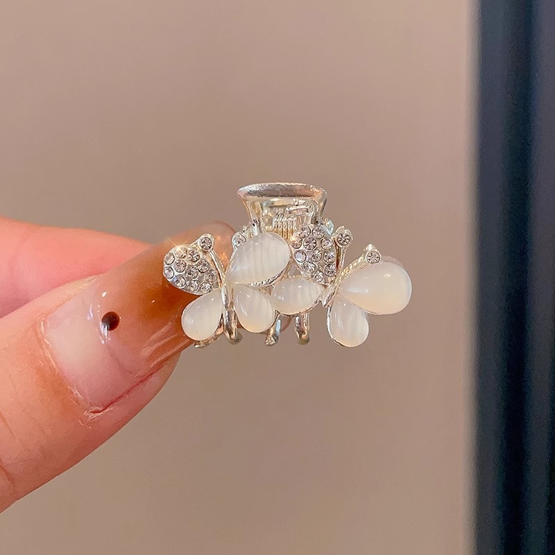 Nuevo medio lazo pelo pequeño clip simple tiburón clip accesorios para el cabello para las mujeres Pequeño clip de metal tamaño pequeño perla horquilla rota 2024